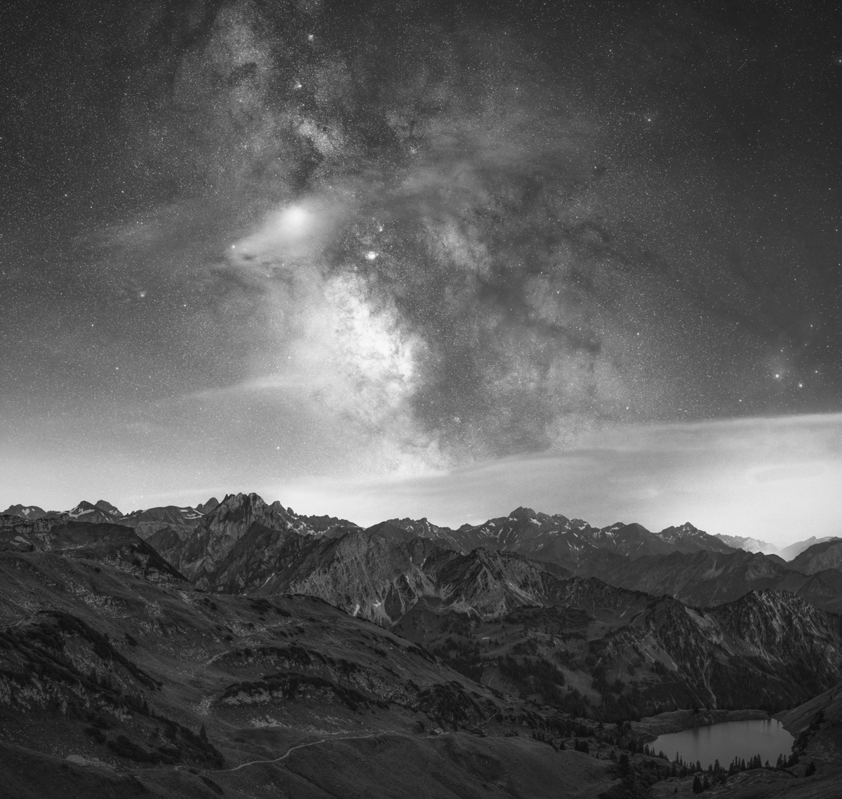 Bergbilder berg bilder Allgäu Alpen Bergseee Seealpsee Milchstraße Nacht Sterne Berge Oberstdorf Sommer Oberallgäu orange schwarz