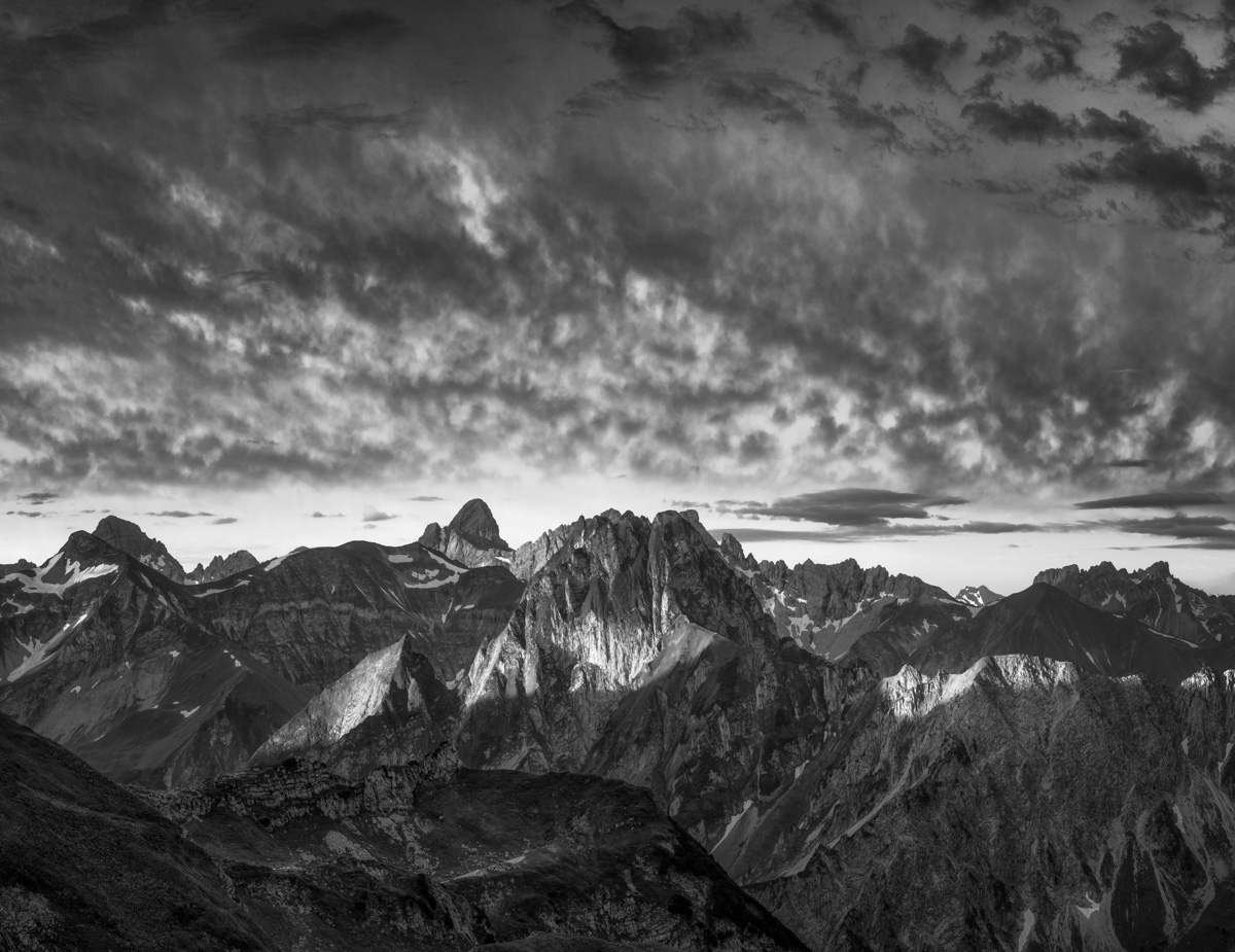 leinwand schwarz weiß wandbilder foto kaufen Allgäu Alpen Berge Oberstdorf Sommer Alpenglühen Sonnenuntergang Seealpsee Höfats Nebelhorn Oberallgäu sonne