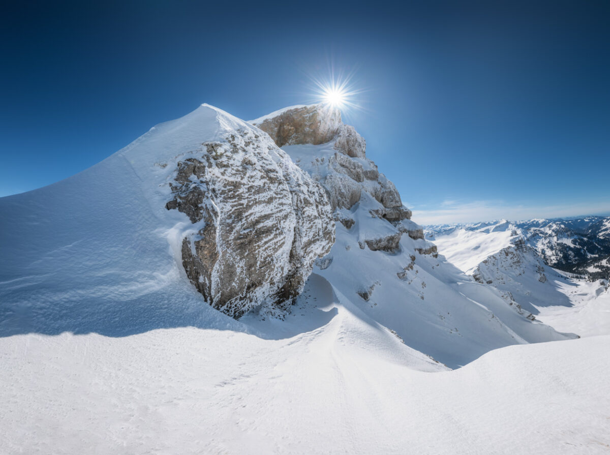 Panorama Allgäu Alpen Berge Kleinwalsertal Riezlern Vorarlberg großer ifen blauer himmel weiß winter verschneit schnee