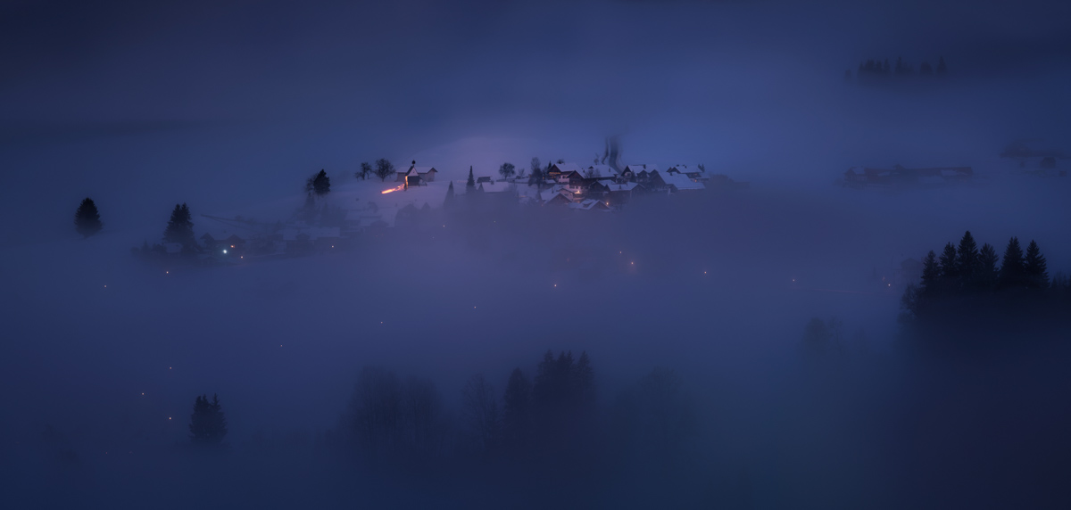 sternenbild sterne Nacht Sternenhimmel Alpen Berge Winter Schnee verschneit obermaiselstein blau schwarz nebel Weihnachten idyllisch lichter nacht
