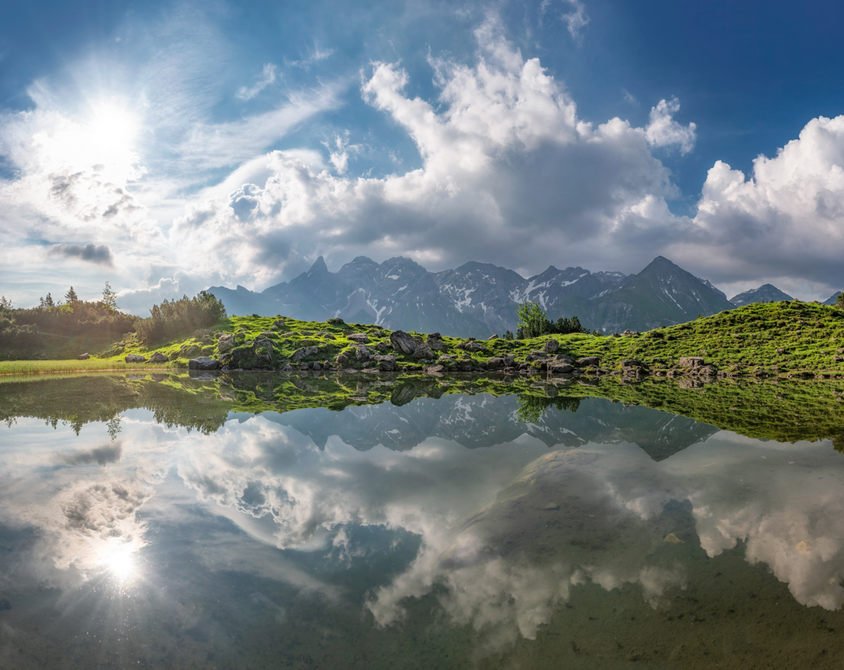 604 Sommer Allgäu Guggersee Trettach Dreigestirn Spiegelung Bergsee Berge blau Oberstdorf