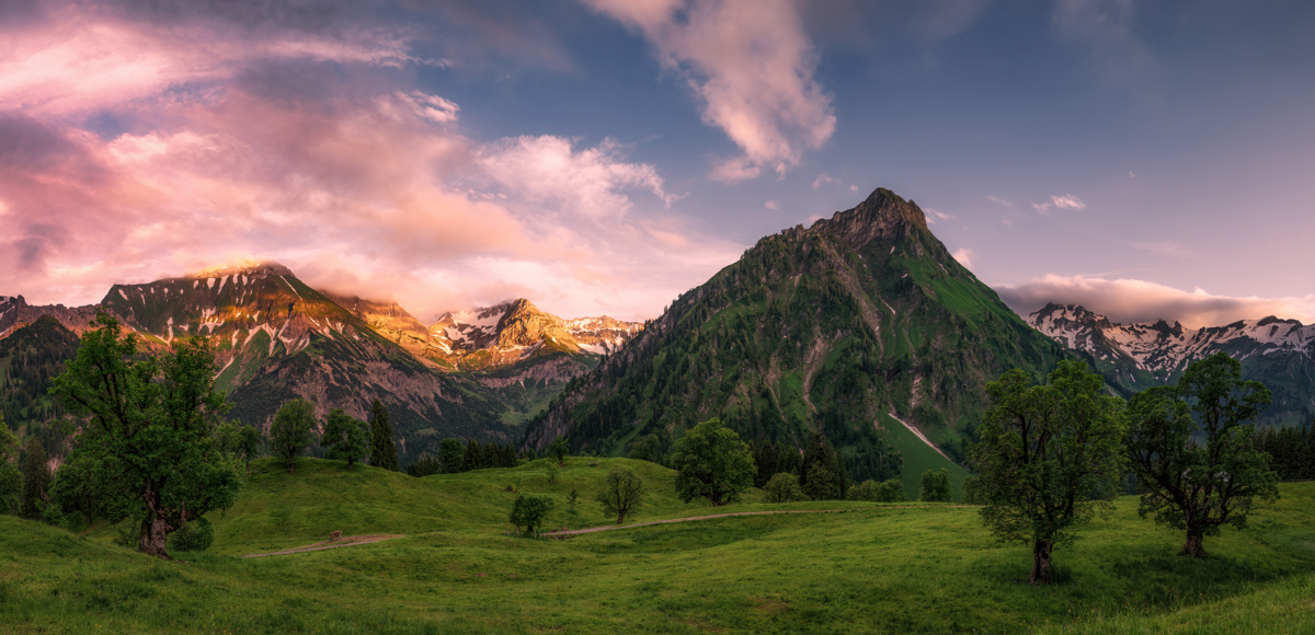 229 Sommer Allgäu Berge Bad Hindelang Schwarzenberg Giebel Hinterstein rot