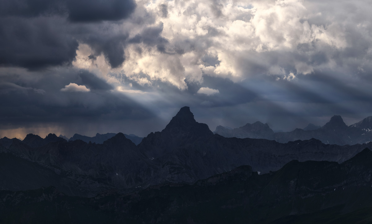 Bergbilder berg bilder Allgäu Alpen Berge Sommer nebelhorn oberstdorf wolken Hochvogel Gewitter Licht Unwetter blau godrays