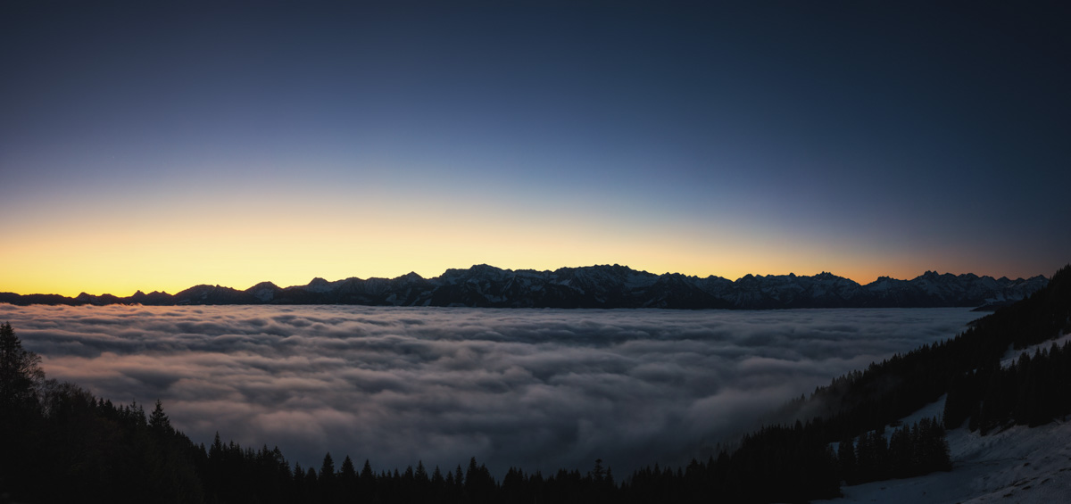Panorama Allgäu Alpen Berge Oberallgäu Ofterschwanger Horn Ofterschwang Nebelmeer Nebel Sonnenaufgang blau orange obheiter