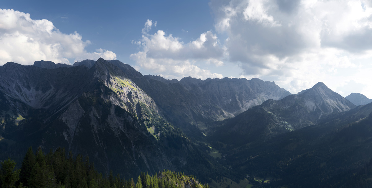 Imberger Horn Panorama Allgäu Alpen Berge Hindelang Sommer blauer Himmel grün Oberallgäu blauer himmel sonne
