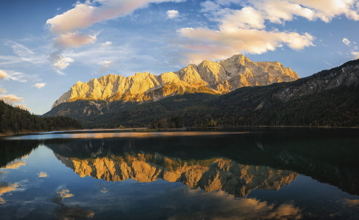 Panorama Berge Alpen Landschaft Alpin Eibsee Zugspitze Zugspitz Spiegelung Sommer orange blauer himmel sonne