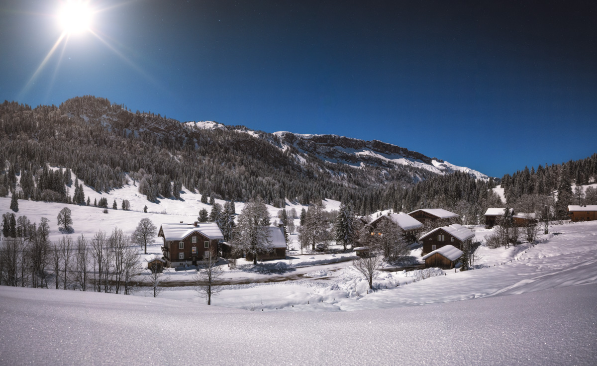 landschaftsbild Allgäu Alpen Berge Winter Schnee verschneit Oberstdorf Oberallgäu blauer himmel sonne