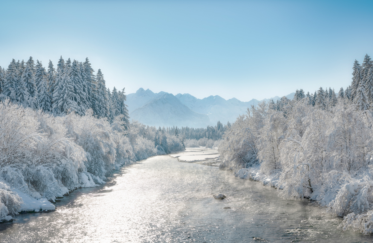 Panorama Allgäu Alpen Berge Winter Schnee verschneit schöllanger burg fischen iller blau weiss
