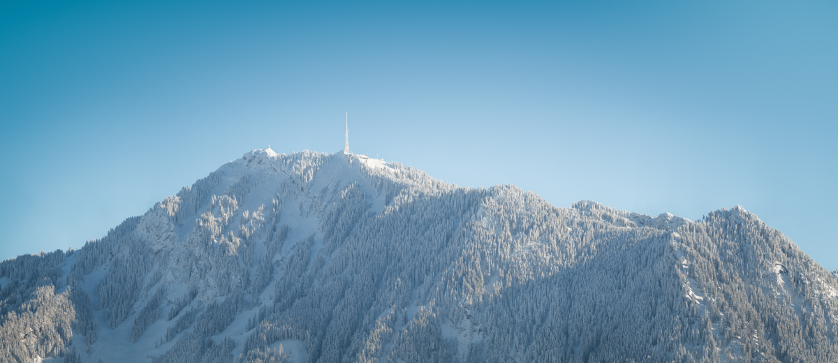 Panorama Allgäu Alpen Berge Winter Schnee verschneit Grünten Sonne weiss blau