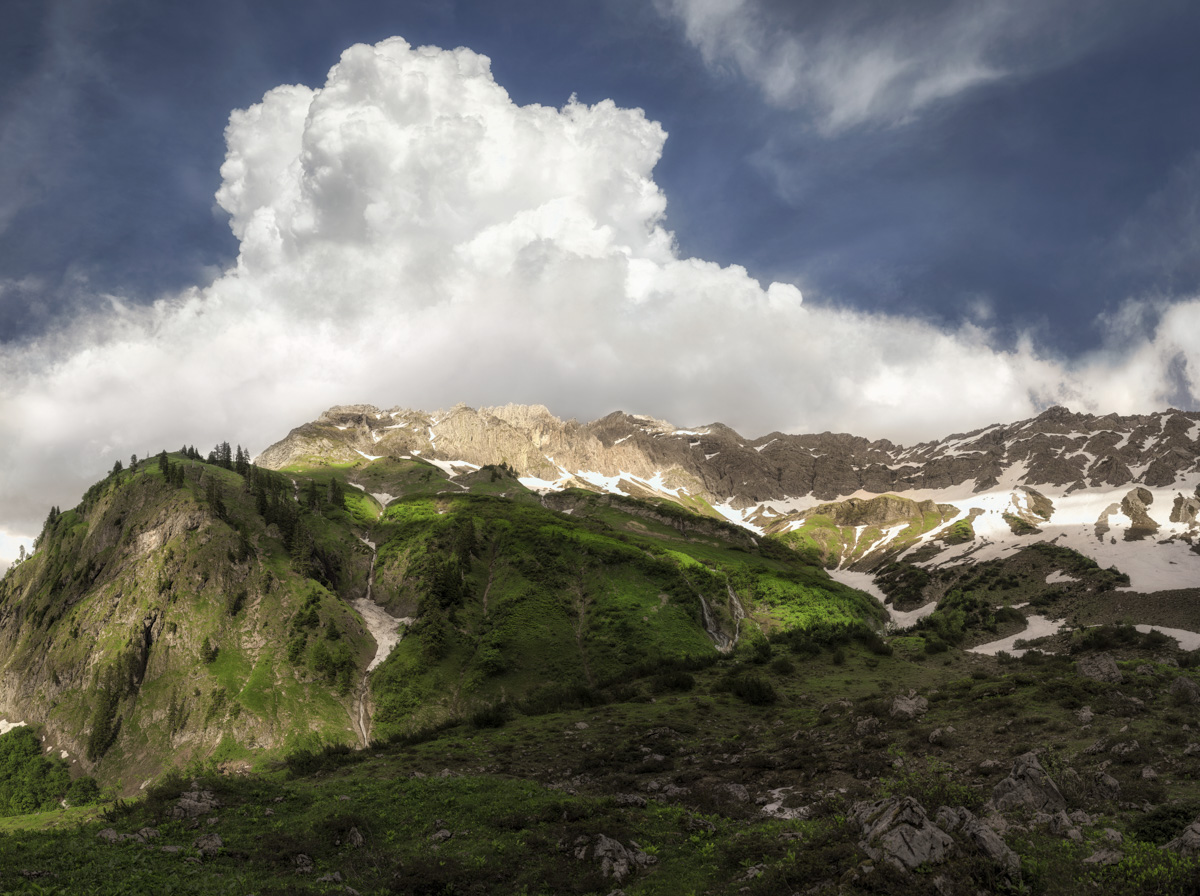 Panorama Allgäu Alpen Berge Hinterstein Frühling Schnee Oberallgäu grün blauer himmel sonne