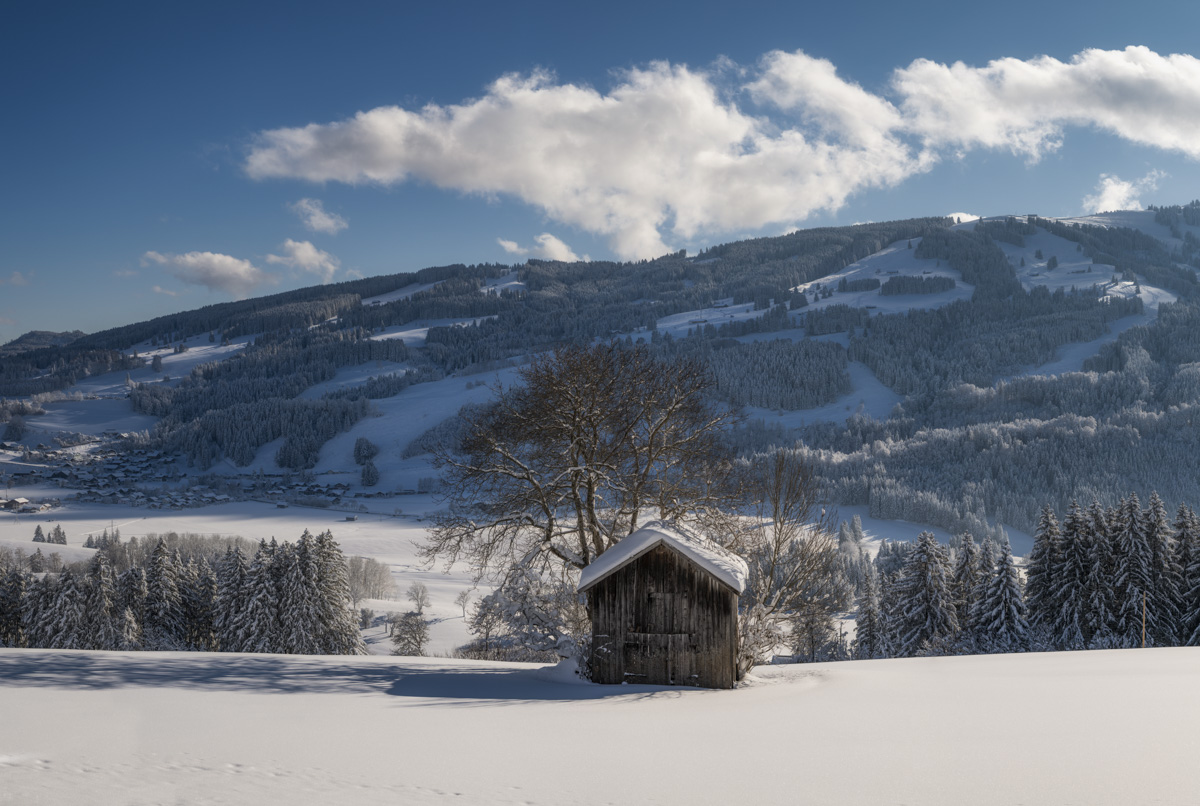 Panorama Allgäu Alpen Berge Winter Schnee Rettenberg Grünten Grüntenhütte Kranzegg Burgberg Oberallgäu weiß blauer himmel sonne