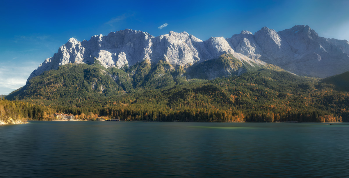 Panorama Berge Alpen Landschaft Alpin Eibsee Zugspitze Zugspitz Spiegelung Herbst blauer himmel sonne