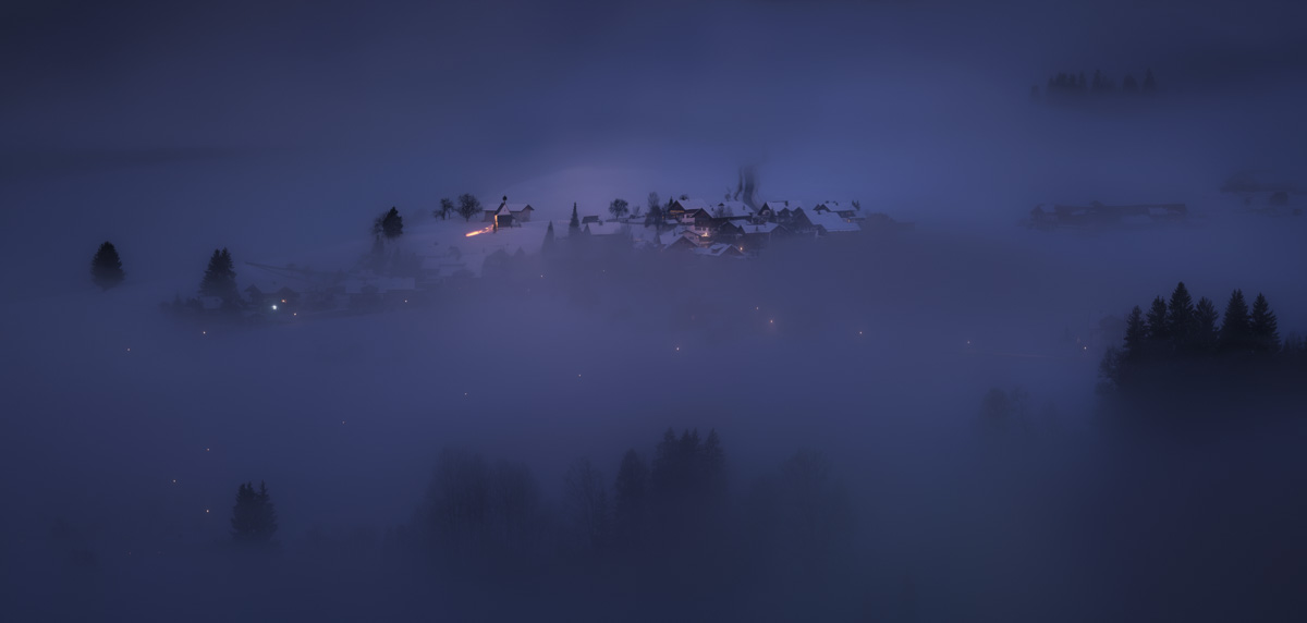 Panorama Allgäu Alpen Berge Winter Schnee verschneit obermaiselstein blau schwarz nebel Weihnachten idyllisch lichter nacht