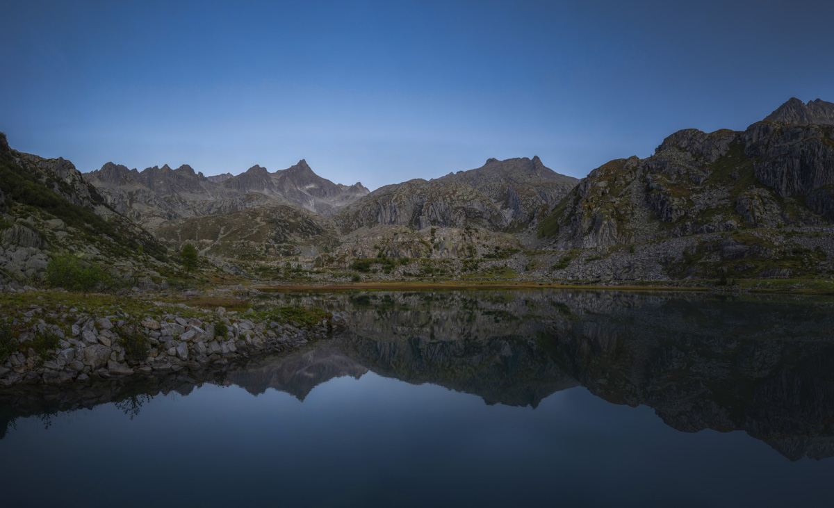 Panorama Dolomiten Sonnenaufgang Bergsee Alpenglühen blau sommer sonne