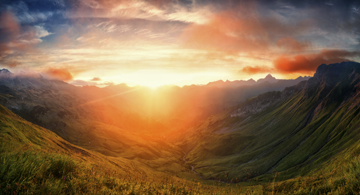 Panorama Allgäu Alpen Berge Hinterstein Sommer Sonnenaufgang Alpenglühen Oberallgäu blau rot orange sonne